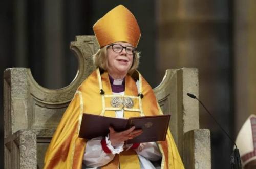 Женщина впервые в истории англиканскую церковь возглавила.

