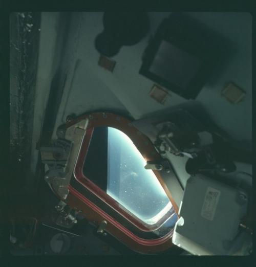 Плёночные снимки из архивов Nasa, сделанные астронавтами миссий Аполлон с 1961 по 1972 годы. 01