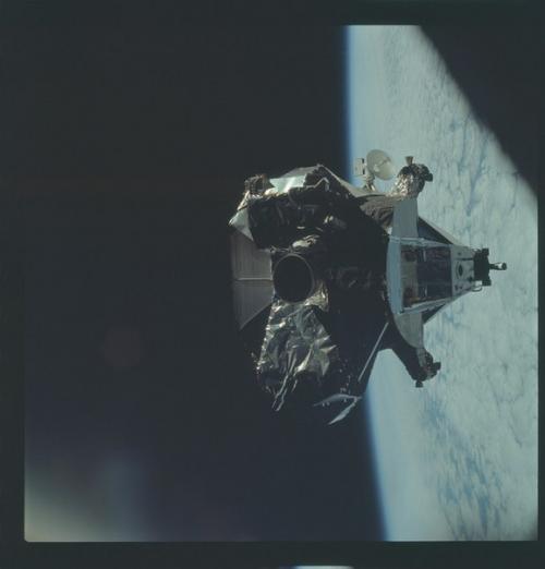 Плёночные снимки из архивов Nasa, сделанные астронавтами миссий Аполлон с 1961 по 1972 годы. 02