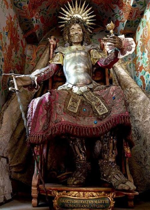 Тайна римских катакомб: жуткие древние скелеты, усыпанные драгоценными камнями. 05 Тайна римских катакомб: жуткие древние скелеты, усыпанные драгоценными камнями. 05