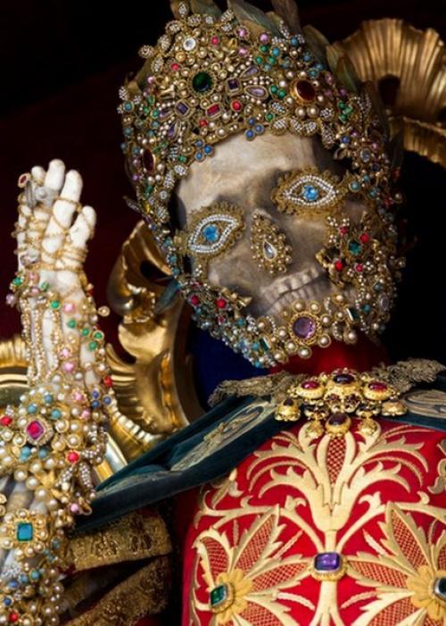 Тайна римских катакомб: жуткие древние скелеты, усыпанные драгоценными камнями. 08 Тайна римских катакомб: жуткие древние скелеты, усыпанные драгоценными камнями. 08