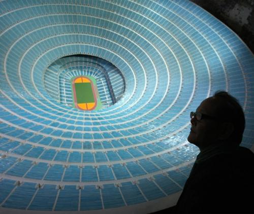 Американский художник пол пфайфер создал макет стадиона, который мог бы вместить 1 миллион зрителей. 02