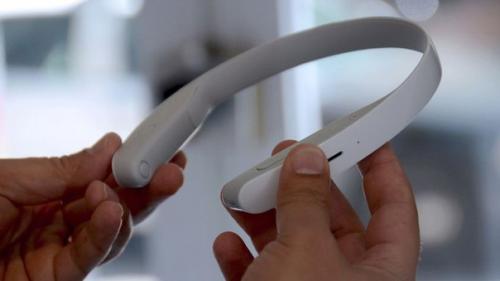 Sony представила наушники, которые не нужно вставлять в уши.