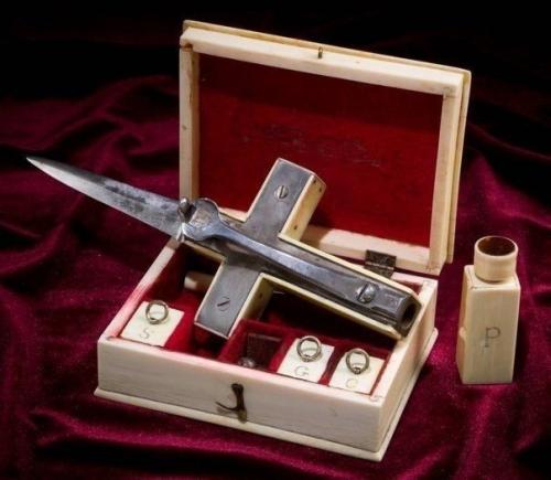 Такое оружие использовали охотясь на вампир ( 19 век). 01