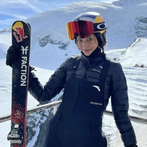 Китайская фристайлистка Эйлин Гу - пятикратная олимпийская медалистка и самая высокооплачиваемая спортсменка игр в Милане и кортина - д&; ампеццо. 05