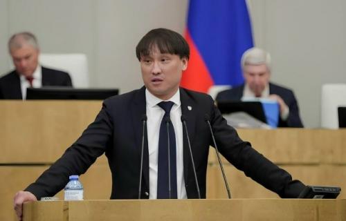 В Госдуме поддержали идею ввести налог на выезд за границу.

