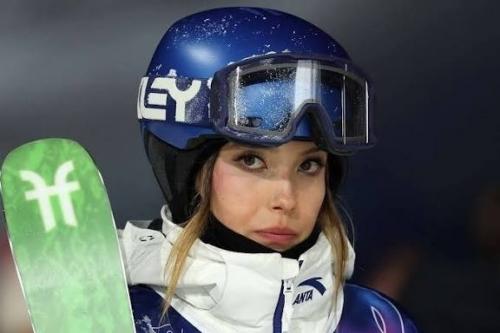 Китайская фристайлистка Эйлин Гу - пятикратная олимпийская медалистка и самая высокооплачиваемая спортсменка игр в Милане и кортина - д&; ампеццо. 07