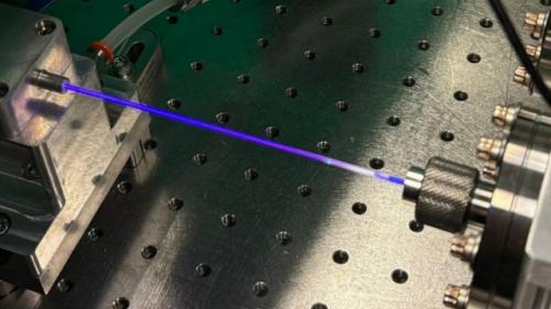 Ученые создали сверхмощный уф - лазер, способный заглянуть в атомы.

