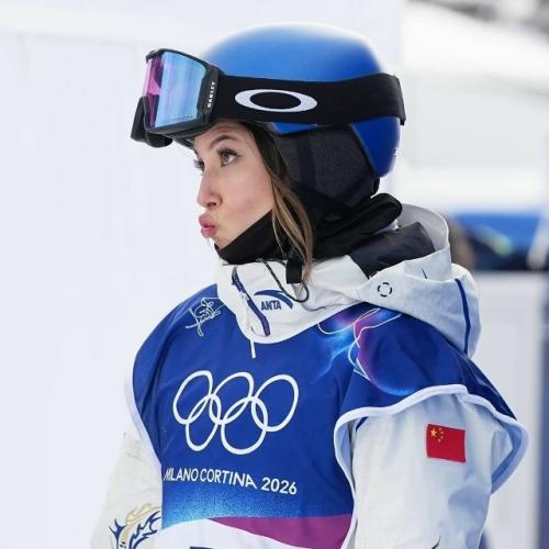 Китайская фристайлистка Эйлин Гу - пятикратная олимпийская медалистка и самая высокооплачиваемая спортсменка игр в Милане и кортина - д&; ампеццо. 06