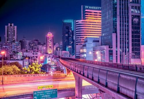 Бельгийско - португальский фотограф Ксавьер портела превратил ночные улицы Бангкока в город из японских аниме. 01