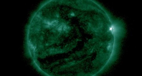 На солнце случилась сильная вспышка - первая за три недели, сообщает лаборатория солнечной астрономии ики ран.  