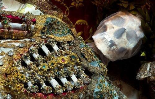 Тайна римских катакомб: жуткие древние скелеты, усыпанные драгоценными камнями. 03 Тайна римских катакомб: жуткие древние скелеты, усыпанные драгоценными камнями. 03