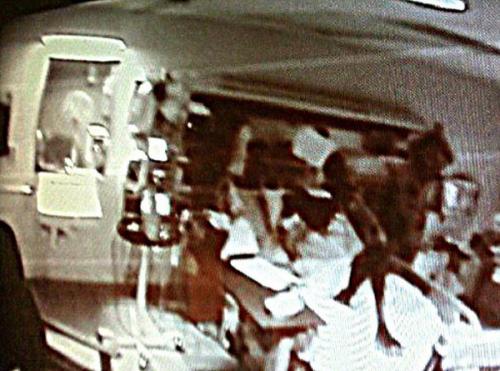 В Италии засняли черта, который ходил над кроватью умирающего пациента.

