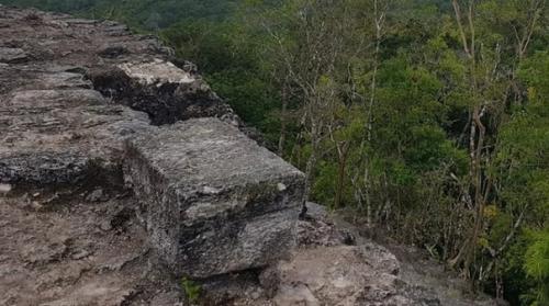 Когда учёные сканировали лазером джунгли около древнего города Майя эль - мирадор, то обнаружили тысячи новых руин и сеть дорог. 03 Когда учёные сканировали лазером джунгли около древнего города Майя эль - мирадор, то обнаружили тысячи новых руин и сеть дорог. 03