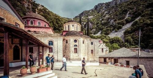 Гора Афон в Греции, на которую не пускают женщин и самок животных. 02 Гора Афон в Греции, на которую не пускают женщин и самок животных. 02