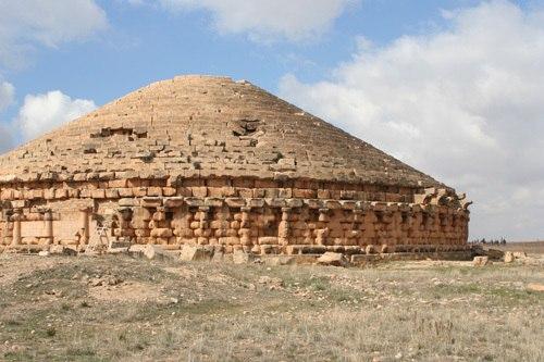 Пирамида медрасен/имедрасен (Pyramid at Madghacen, Algeria), Алжир. 02