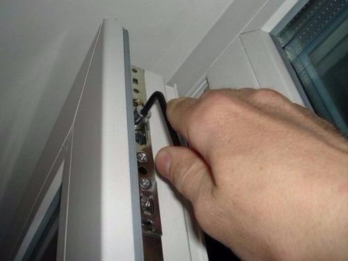 Рeгулировка плaстиковых окoн. 04