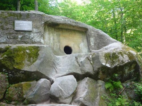Уникальный памятник мегалитической культуры, расположенный в лазаревском лесничестве сочинского национального парка. 04