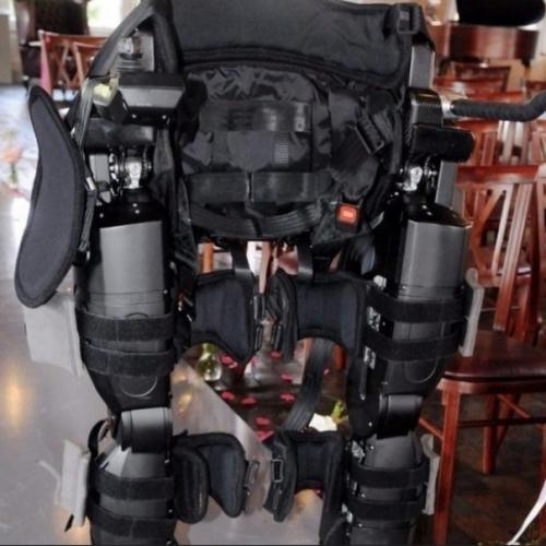 С помощью бионического костюма. 02