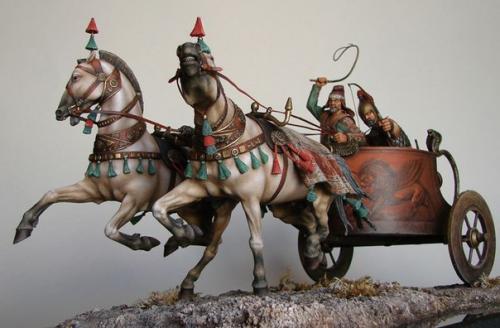 Причина - следствие.   По бокам космического корабля Кеннеди размещаются два двигателя по 5 футов шириной.