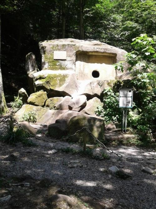 Уникальный памятник мегалитической культуры, расположенный в лазаревском лесничестве сочинского национального парка. 02