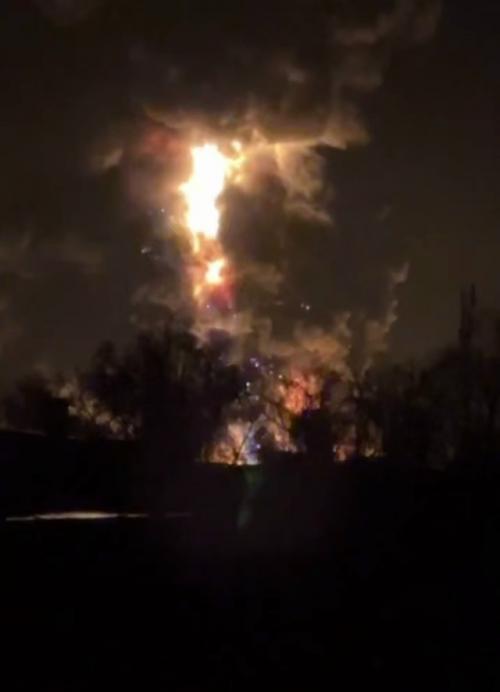 Ночью российские беспилотники нанесли удары по объектам в Чернигове и Днепропетровске.

