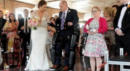 С помощью бионического костюма. 01