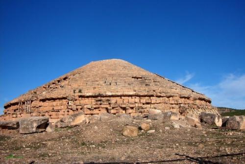 Пирамида медрасен/имедрасен (Pyramid at Madghacen, Algeria), Алжир. 04