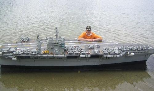 Модель американского авианосца Гарри Трумана (CVN - 75) из Lego.

