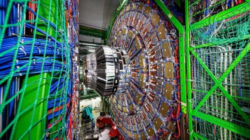 Эксперимент на большом адронном коллайдере подтвердил неделимость кварков.
