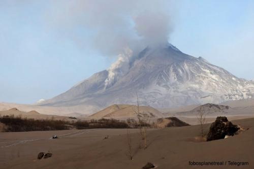 Невероятные кадры извержения вулканов безымянный и Шивелуч на Камчатке. 01