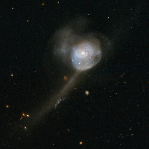 Вселенские аварии.  Галактики, не поделившие перекресток. 09