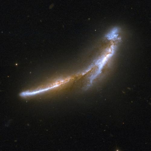 Вселенские аварии.  Галактики, не поделившие перекресток. 02