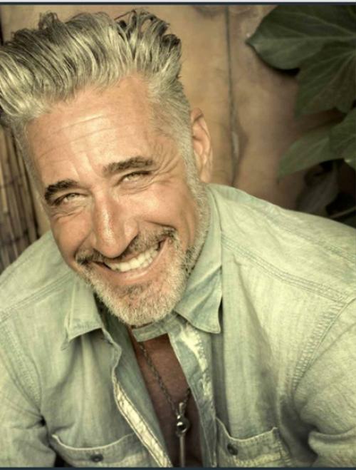 Обладателем самой необычной в мире профессии считается американец тодд Гордон. 01