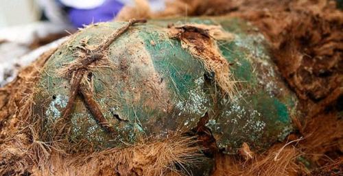 Российские генетики начали поиск родственников мальчика, 800-летнюю мумию которого нашли в зеленом яру под Салехардом в июле 2015 года. 01