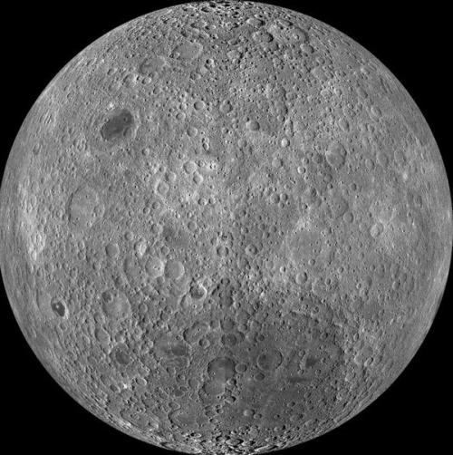 Почему земной луне так не повезло с названием? 

