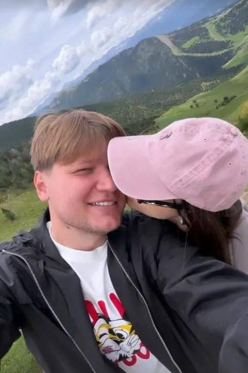 У S1mple новая девушка - бывшая модель Onlyfans.

