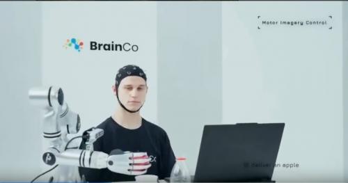 Компания Brainco анонсировала платформу, дающую возможность управлять одним или несколькими роботами.  
