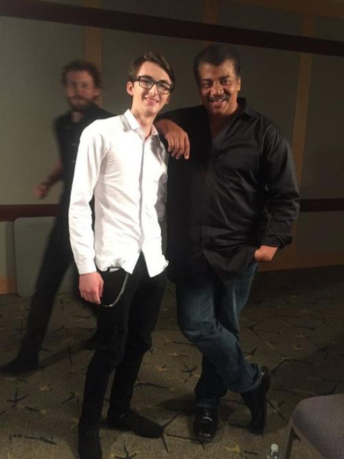 Когда-то Нил переживал, что Игра Престолов выходит одновременно с космос: пространство и время.