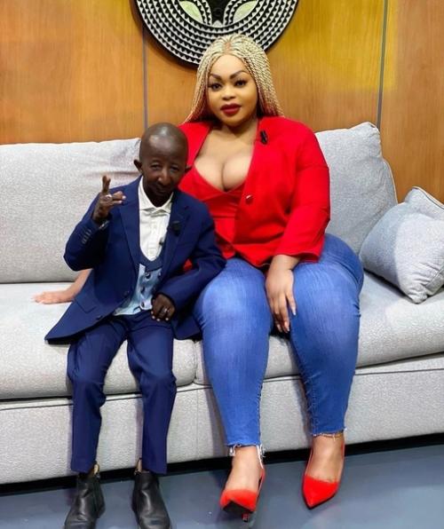 Модель с аномальными бёдрами парня втрое меньше себя полюбила. 02