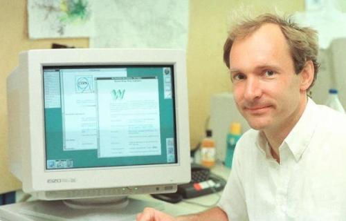 13 марта в 1989 г. была изобретена всемирная паутина (World Wide Web, WWW), более известная как интернет.