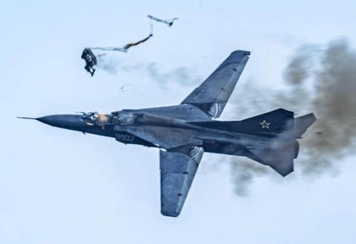 В США сделали уникальные снимки катапультирования летчиков из миг - 23. 02