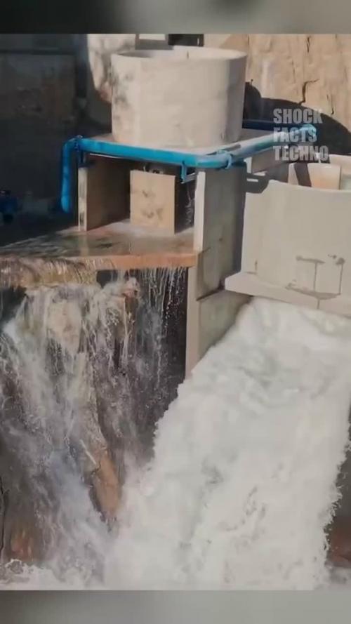 Вихревые микро - ГЭС на реке с малым перепадом высоты: вода закручивается в бетонной камере и вращает вертикальную турбину. 01