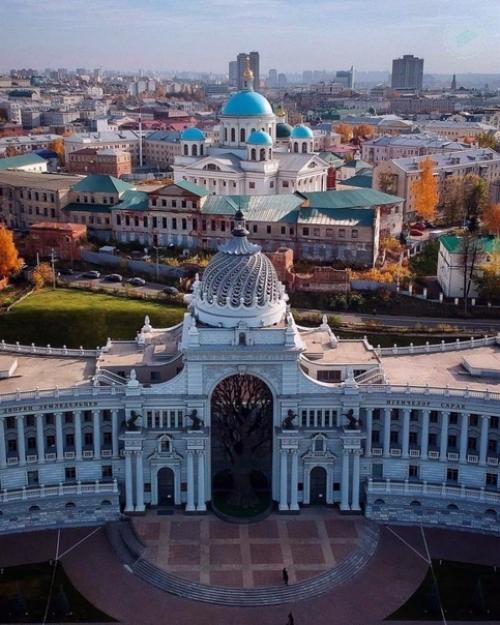 Очeнь необычная архитeктурная композиция. 01