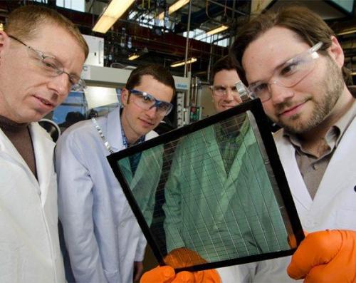 Американская компания обычные окна в солнечные батареи превращает.