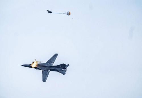 В США сделали уникальные снимки катапультирования летчиков из миг - 23. 03