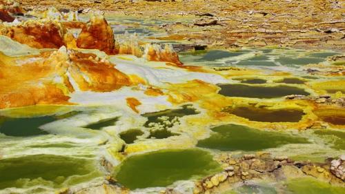 Явление.  Спящий вулкан даллол в Эфиопии и его окрестности известны как самое жаркое место на земле.  