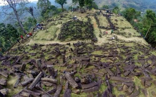 Археологический комплекс Gunung Padang & Panggulan (Gunung Situs Megalitik Cianjur). 08