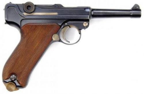 Георг люгер создал всемирно известный Парабеллум примерно в 1898 году, взяв за основу патрон и систему запирания конструкции Хуго борхарда.