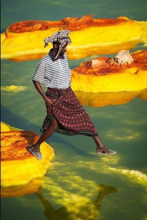 Явление.  Спящий вулкан даллол в Эфиопии и его окрестности известны как самое жаркое место на земле. 06